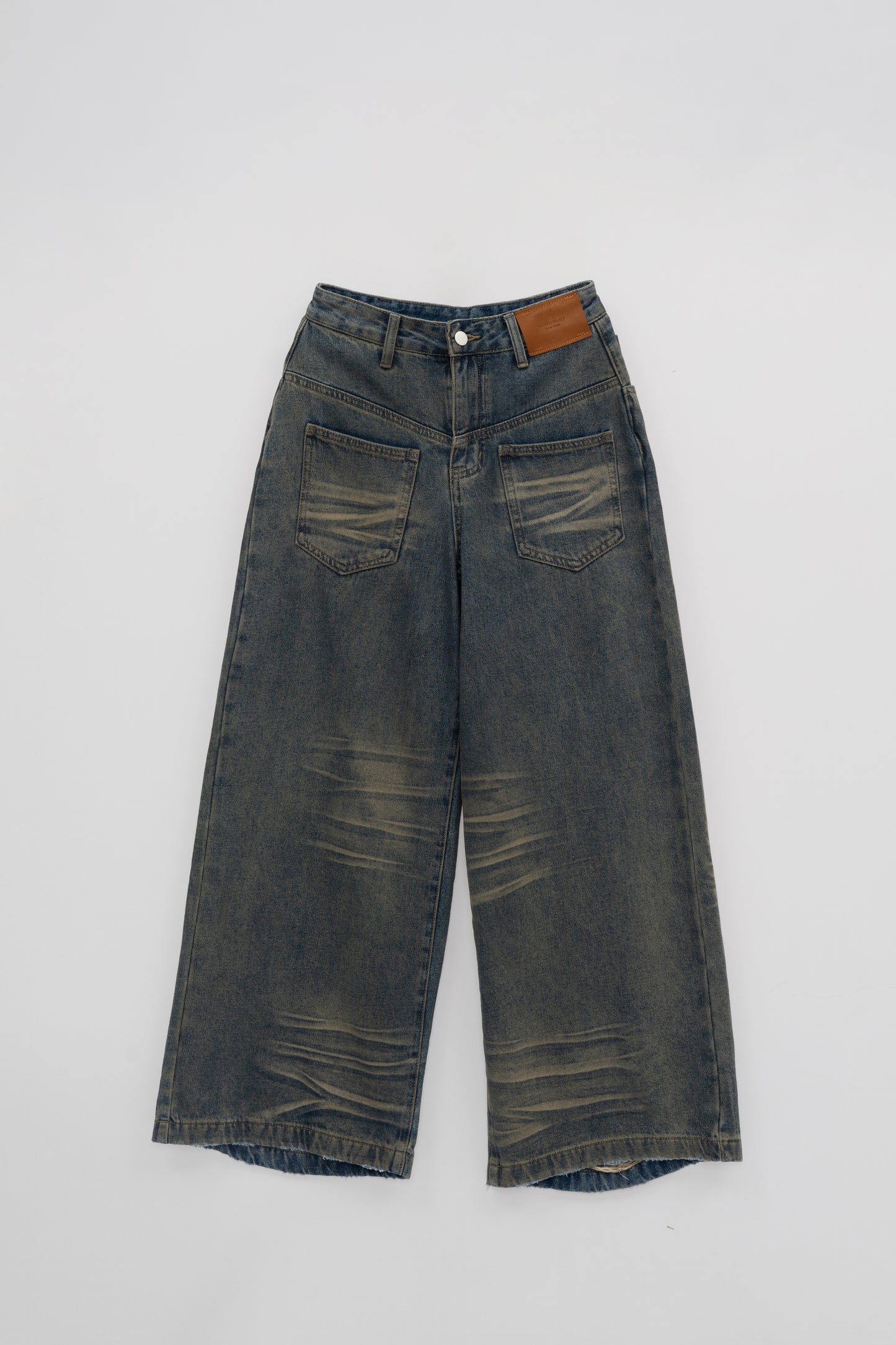 Retro Washed Denim Baggy Jeans .