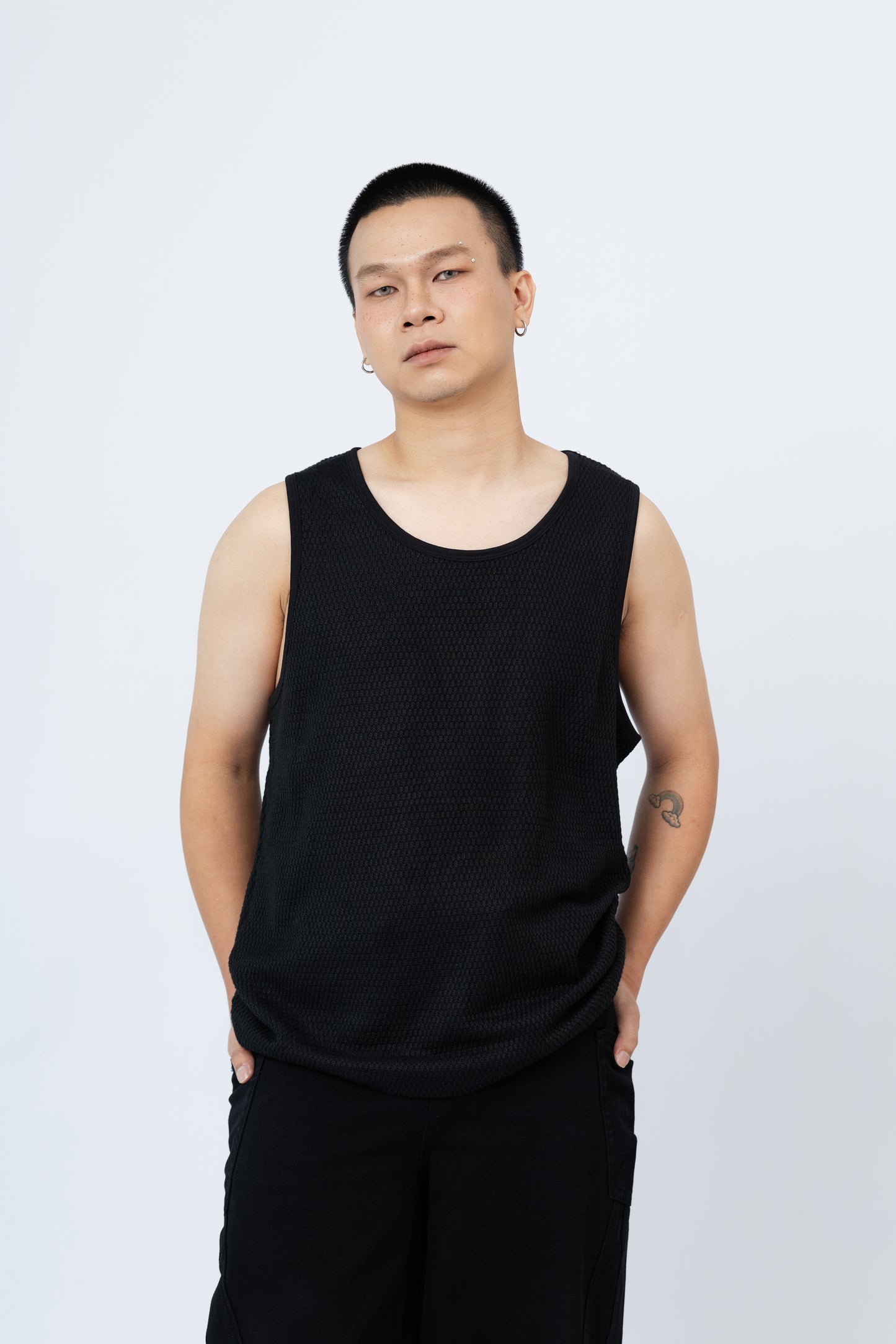 Knitted Sleeveless Tank Top - BLACK .