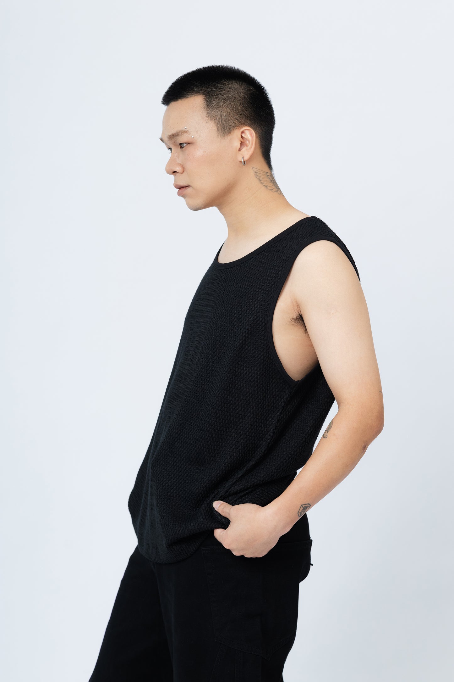 Knitted Sleeveless Tank Top - BLACK .