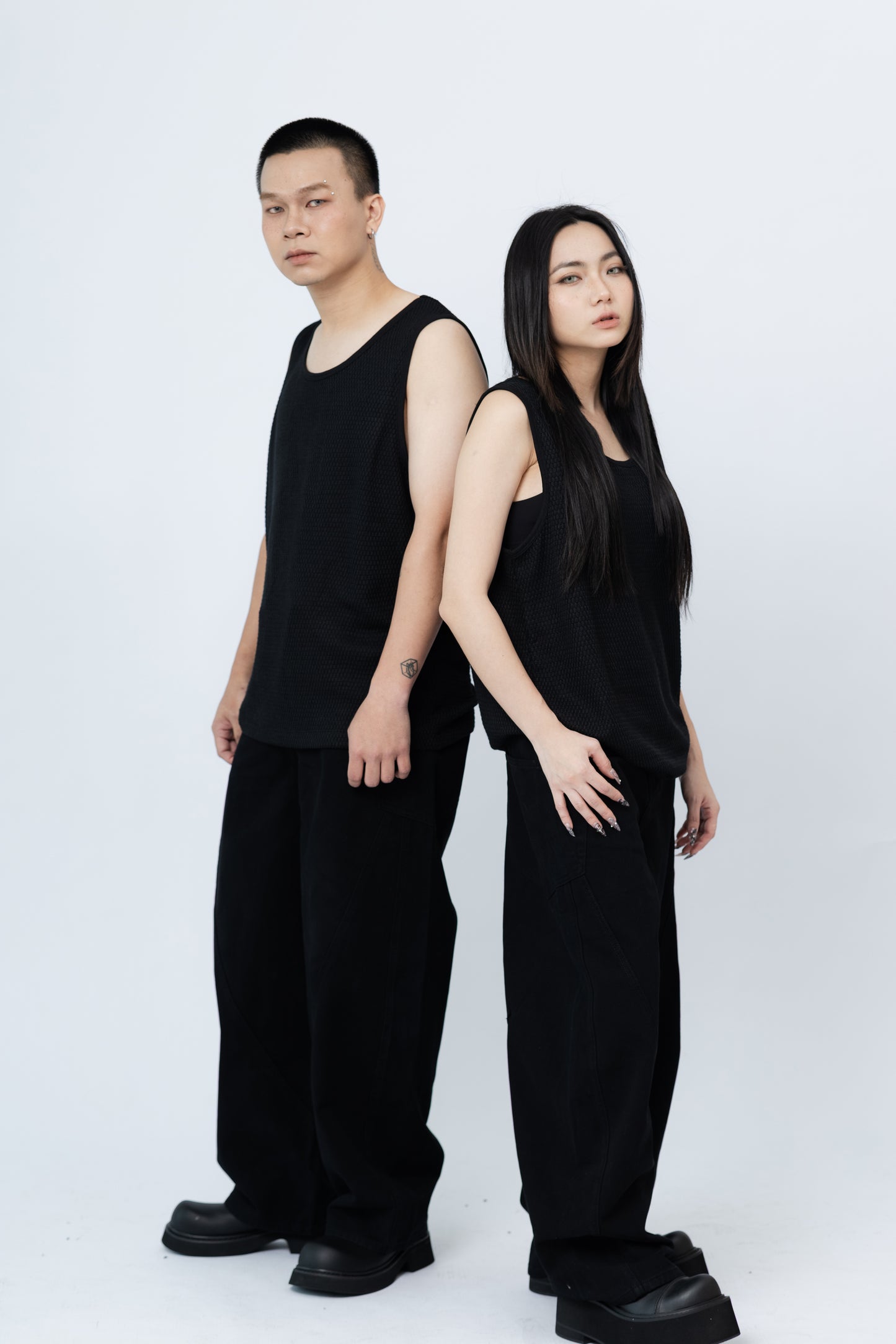 Knitted Sleeveless Tank Top - BLACK .