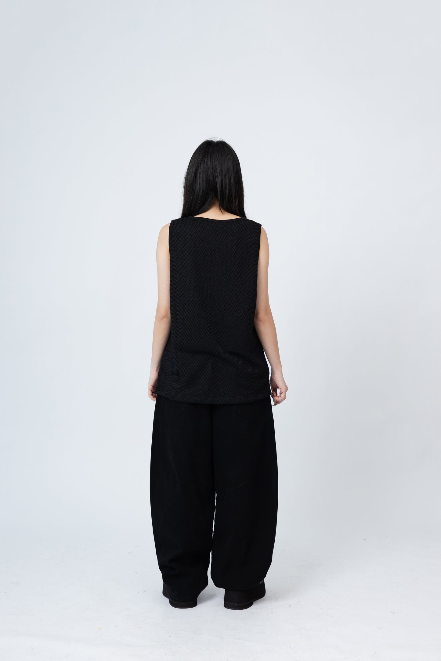 Knitted Sleeveless Tank Top - BLACK .