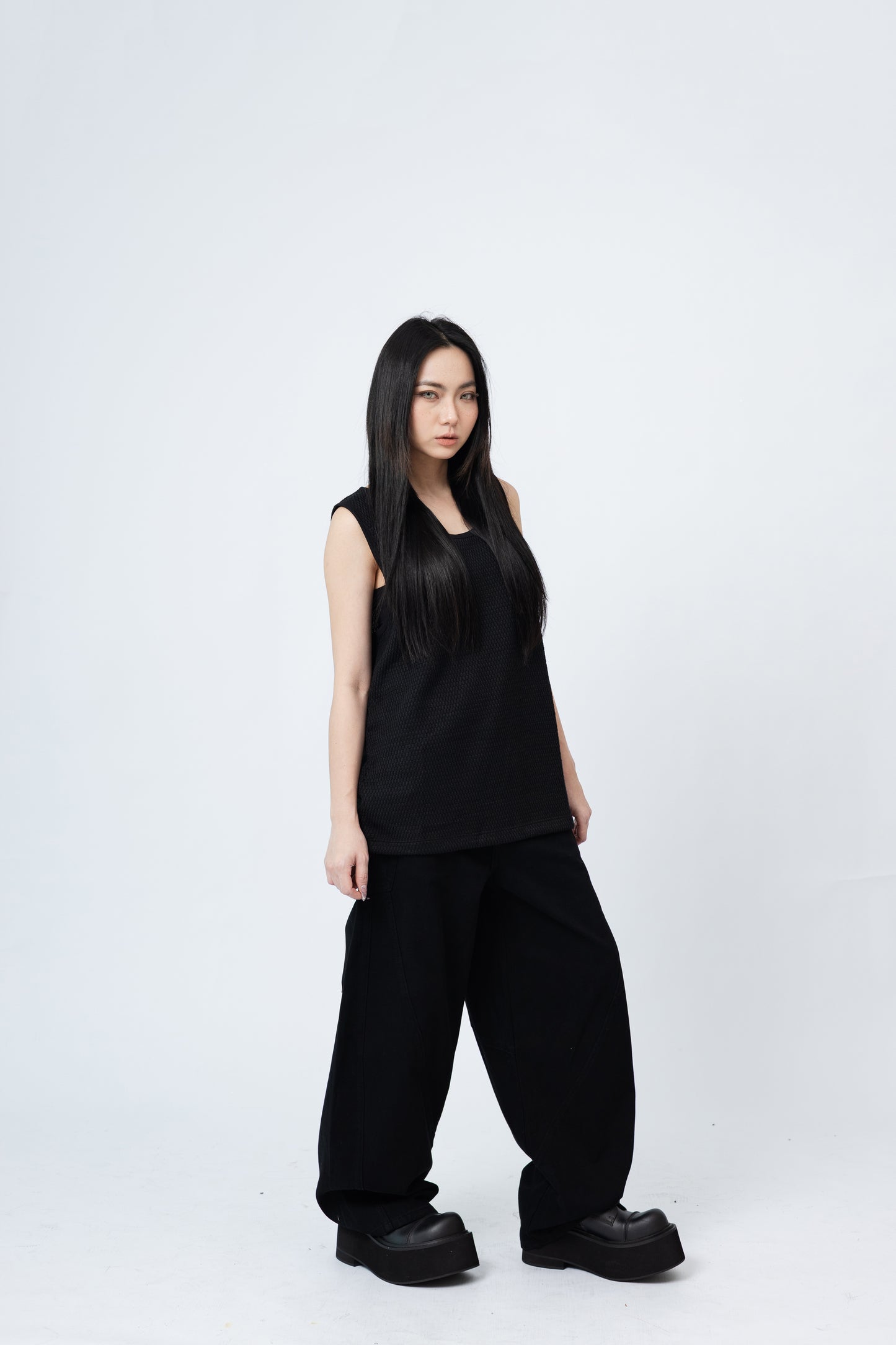 Knitted Sleeveless Tank Top - BLACK .