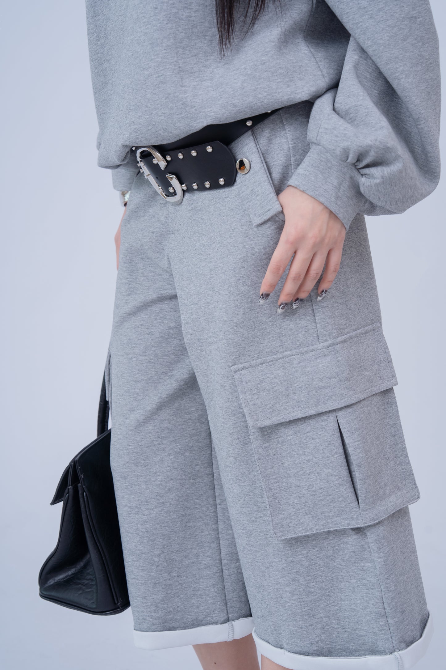 High Waisted Straight Leg 7-inch Pants .