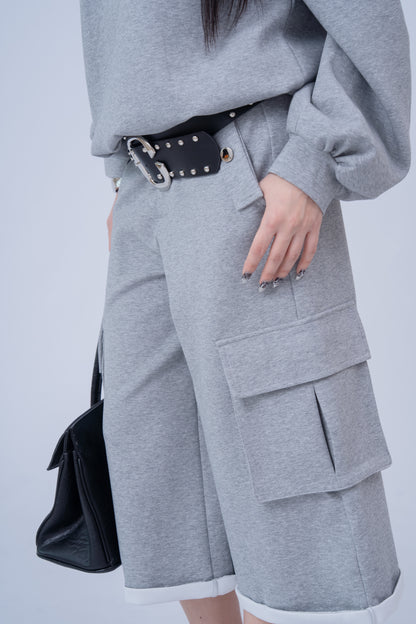 High Waisted Straight Leg 7-inch Pants .
