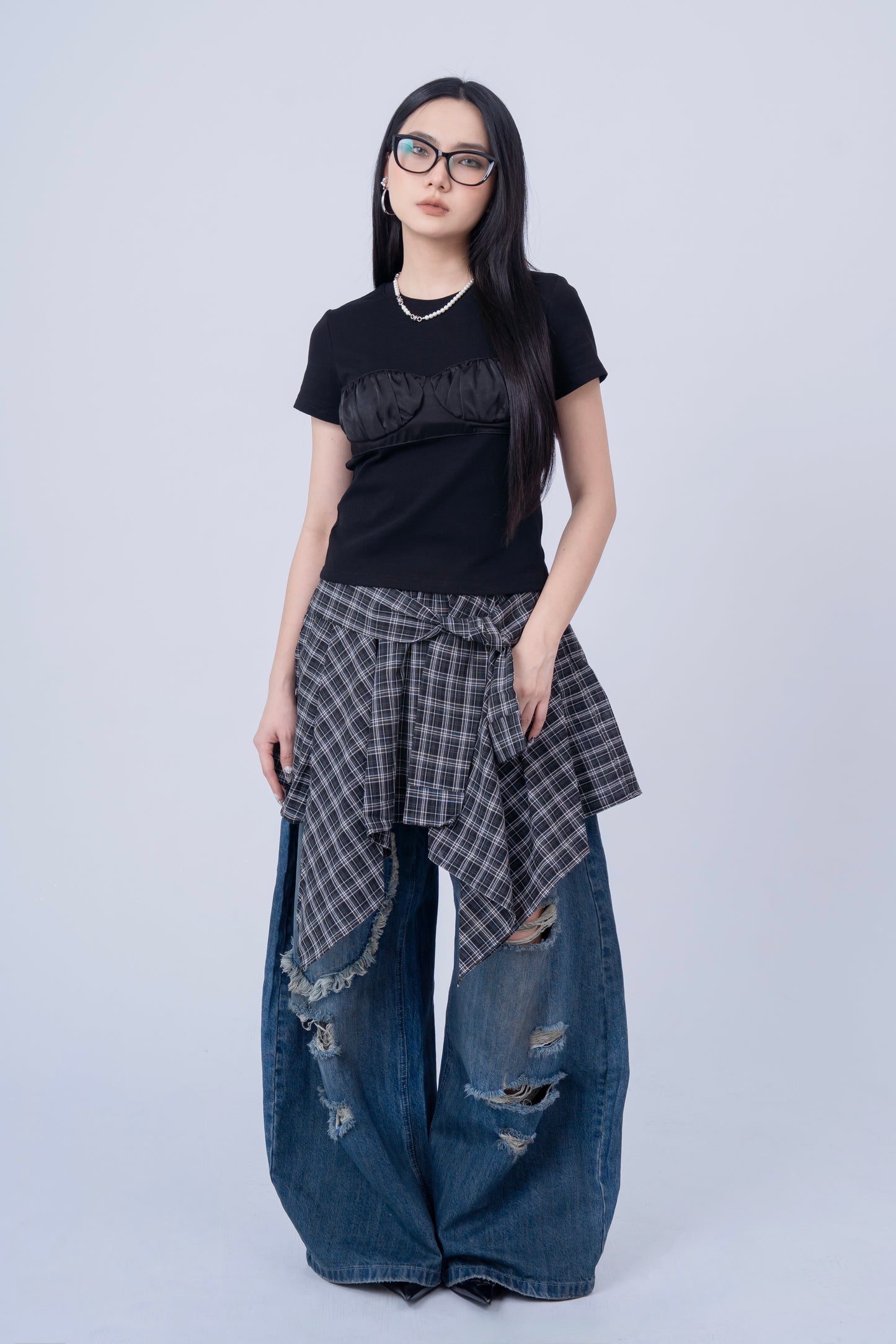 Washed Denim Ripped Baggy Jeans .