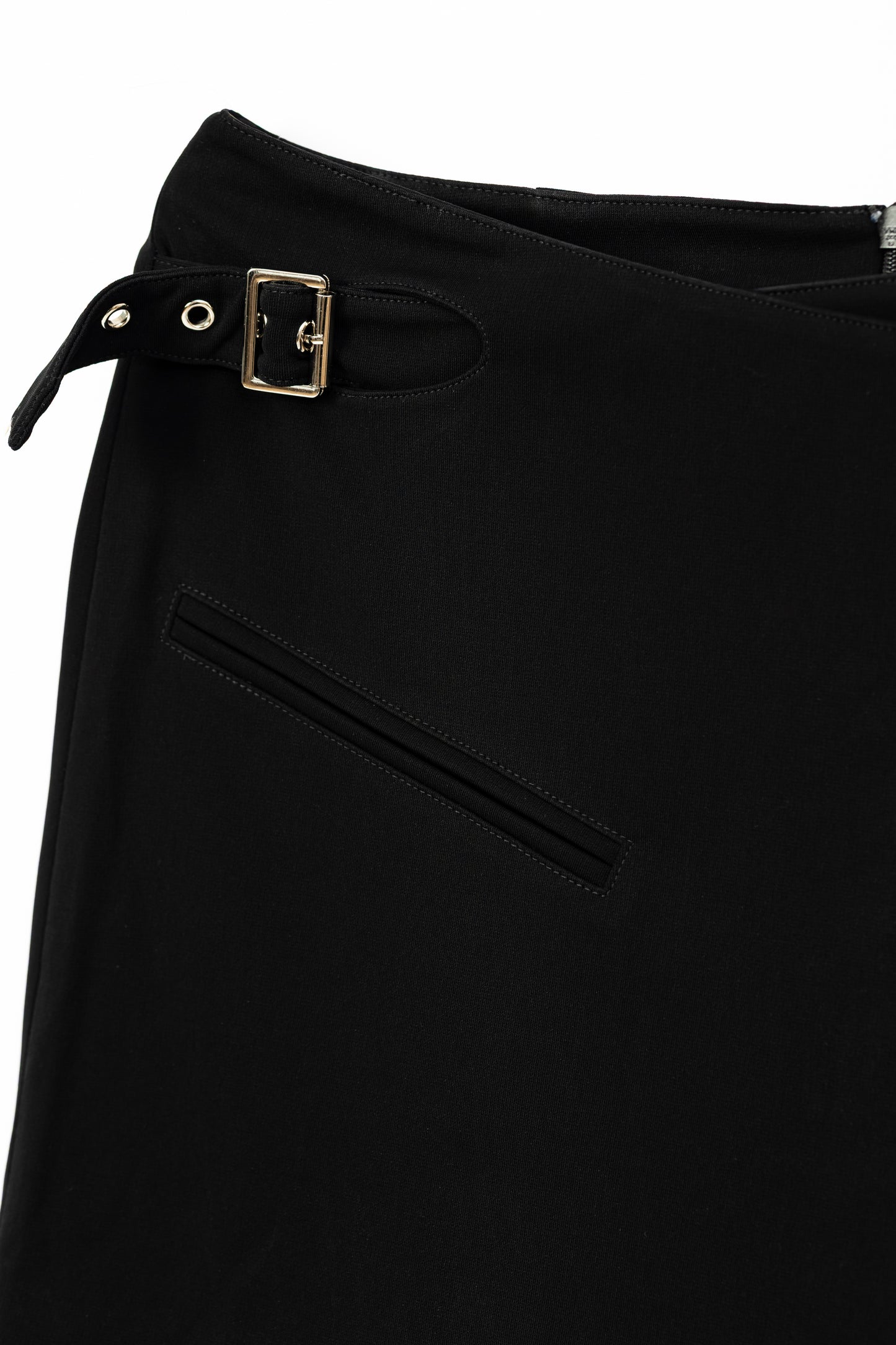 Buckle Design Skirt .