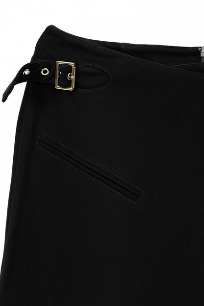 Buckle Design Skirt .