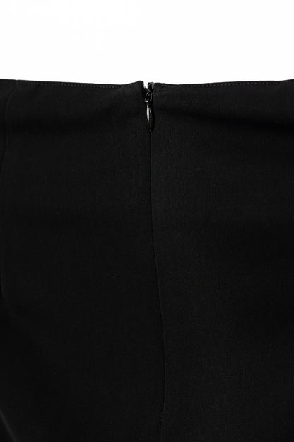 Buckle Design Skirt .