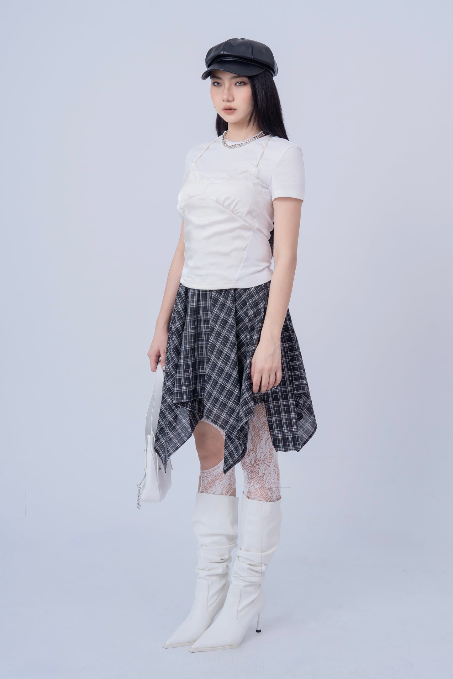 Irregular-Patterned Plaid Skirt .