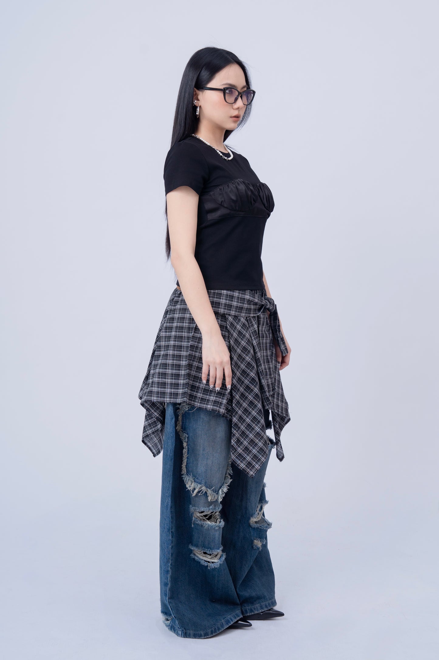 Washed Denim Ripped Baggy Jeans .