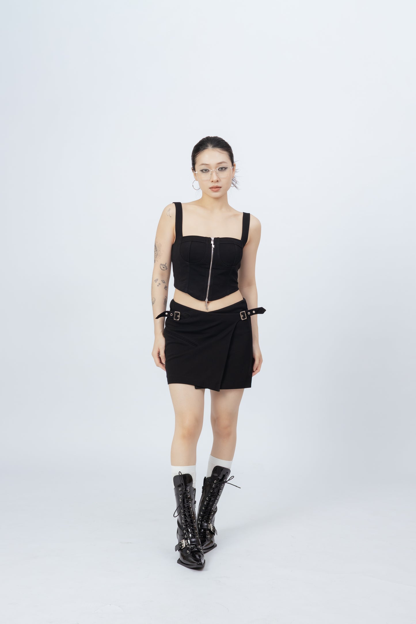 Buckle Design Skirt .