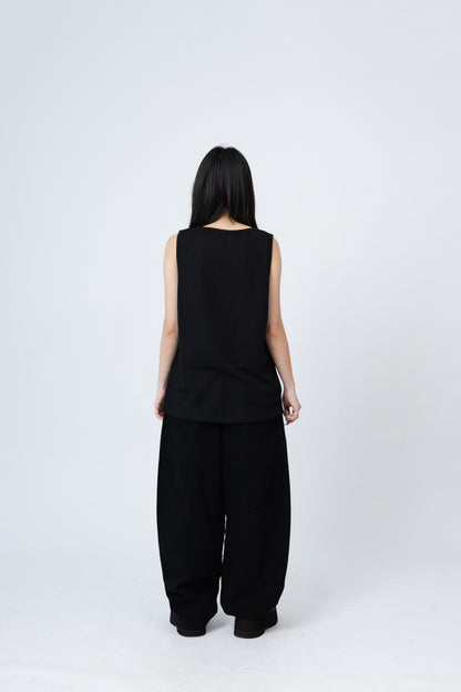 Knitted Sleeveless Tank Top - BLACK .
