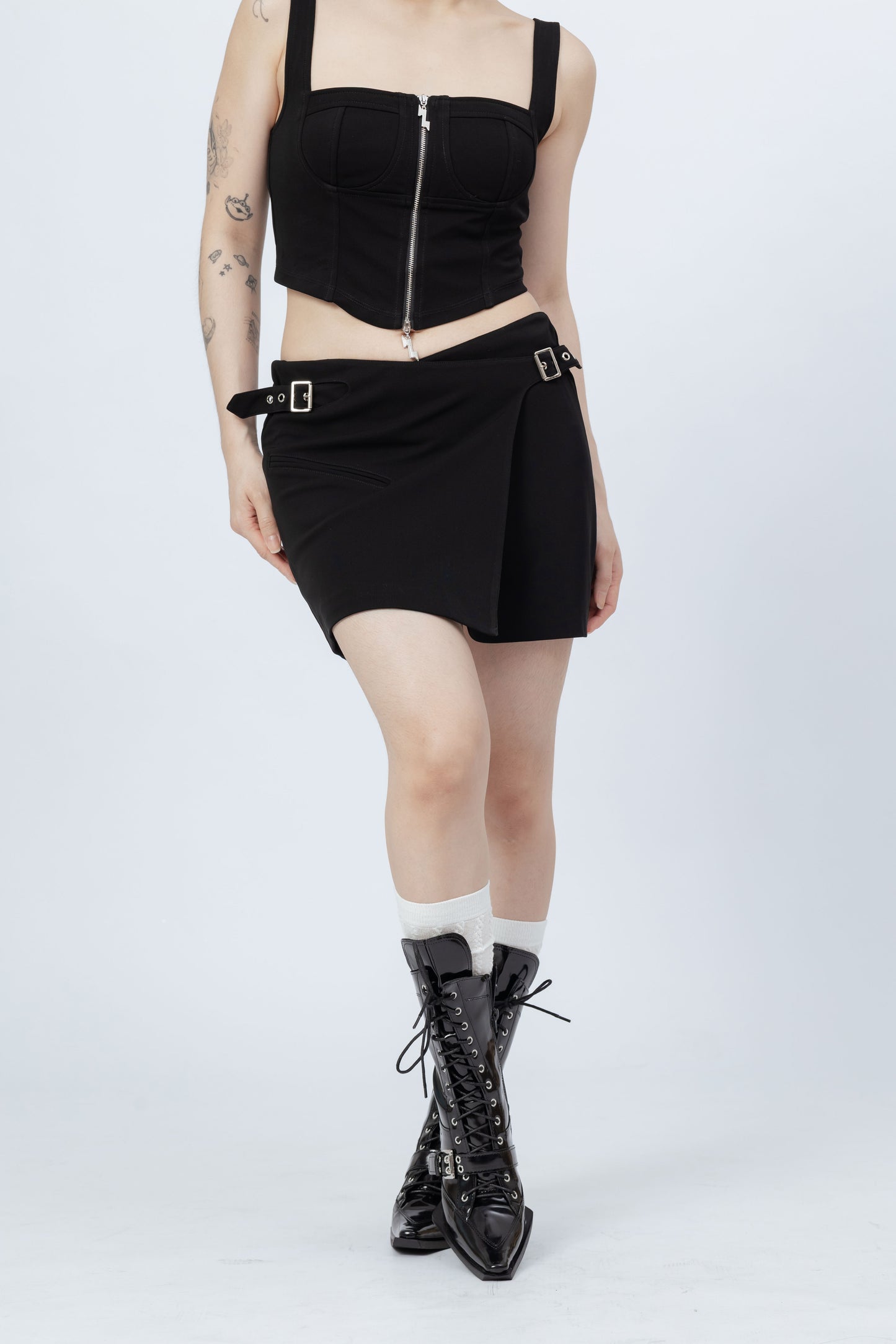 Buckle Design Skirt .