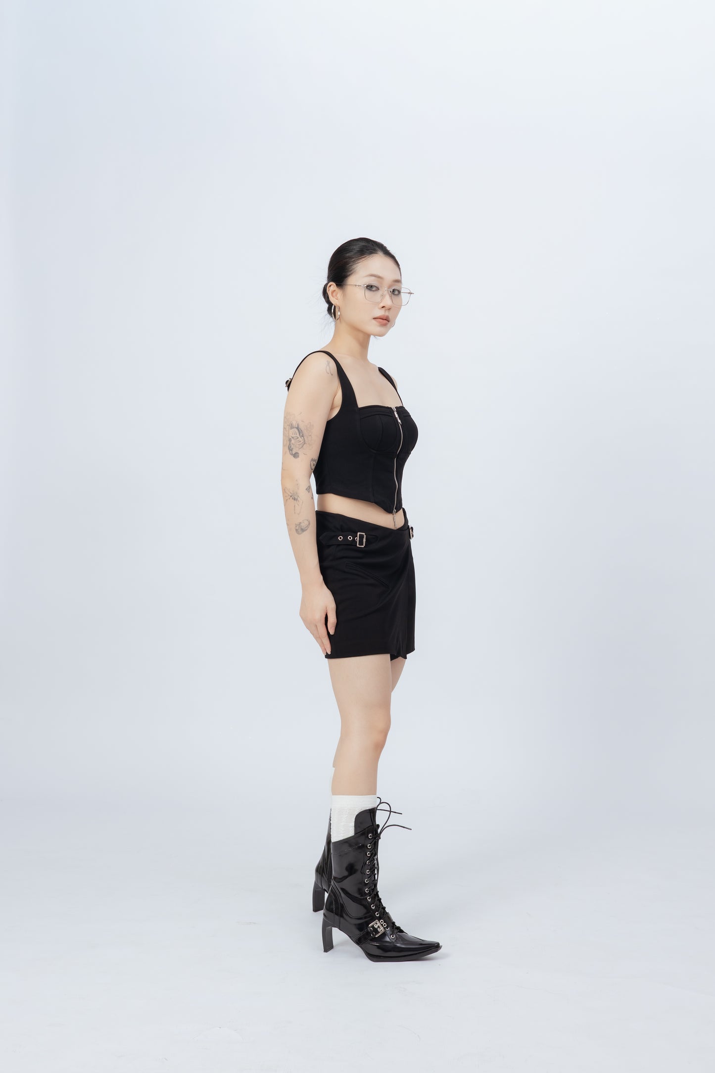 Buckle Design Skirt .