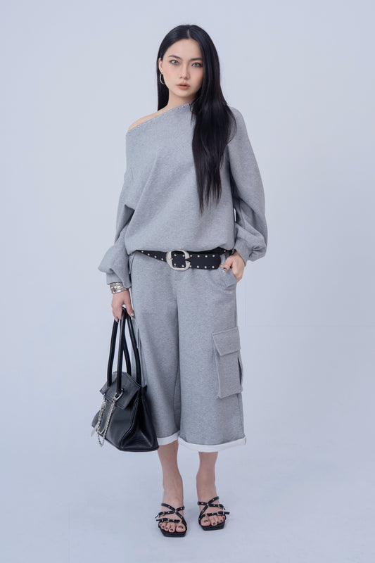 High Waisted Straight Leg 7-inch Pants .