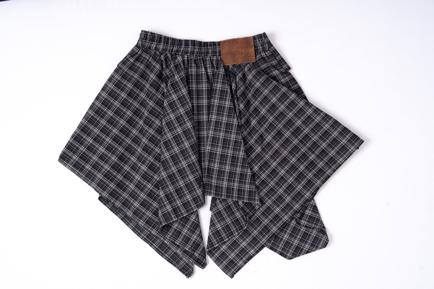 Irregular-Patterned Plaid Skirt .