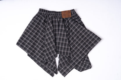 Irregular-Patterned Plaid Skirt .