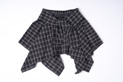 Irregular-Patterned Plaid Skirt .