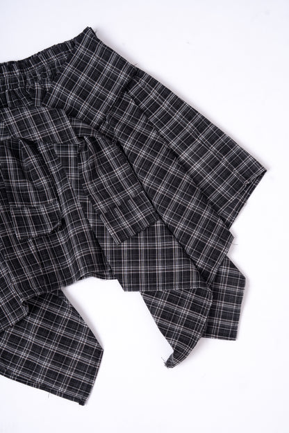 Irregular-Patterned Plaid Skirt .