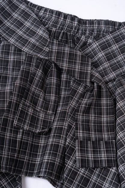 Irregular-Patterned Plaid Skirt .