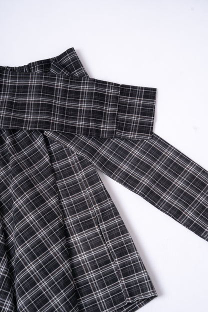 Irregular-Patterned Plaid Skirt .