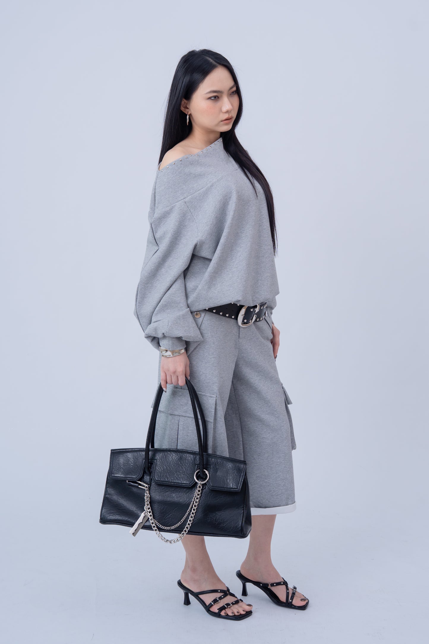 High Waisted Straight Leg 7-inch Pants .