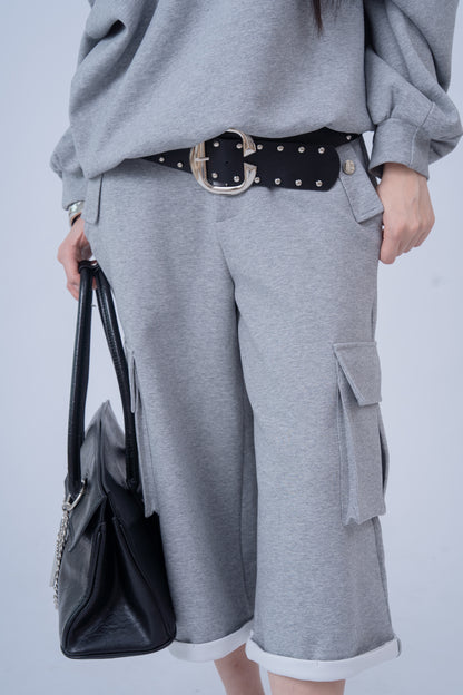 High Waisted Straight Leg 7-inch Pants .