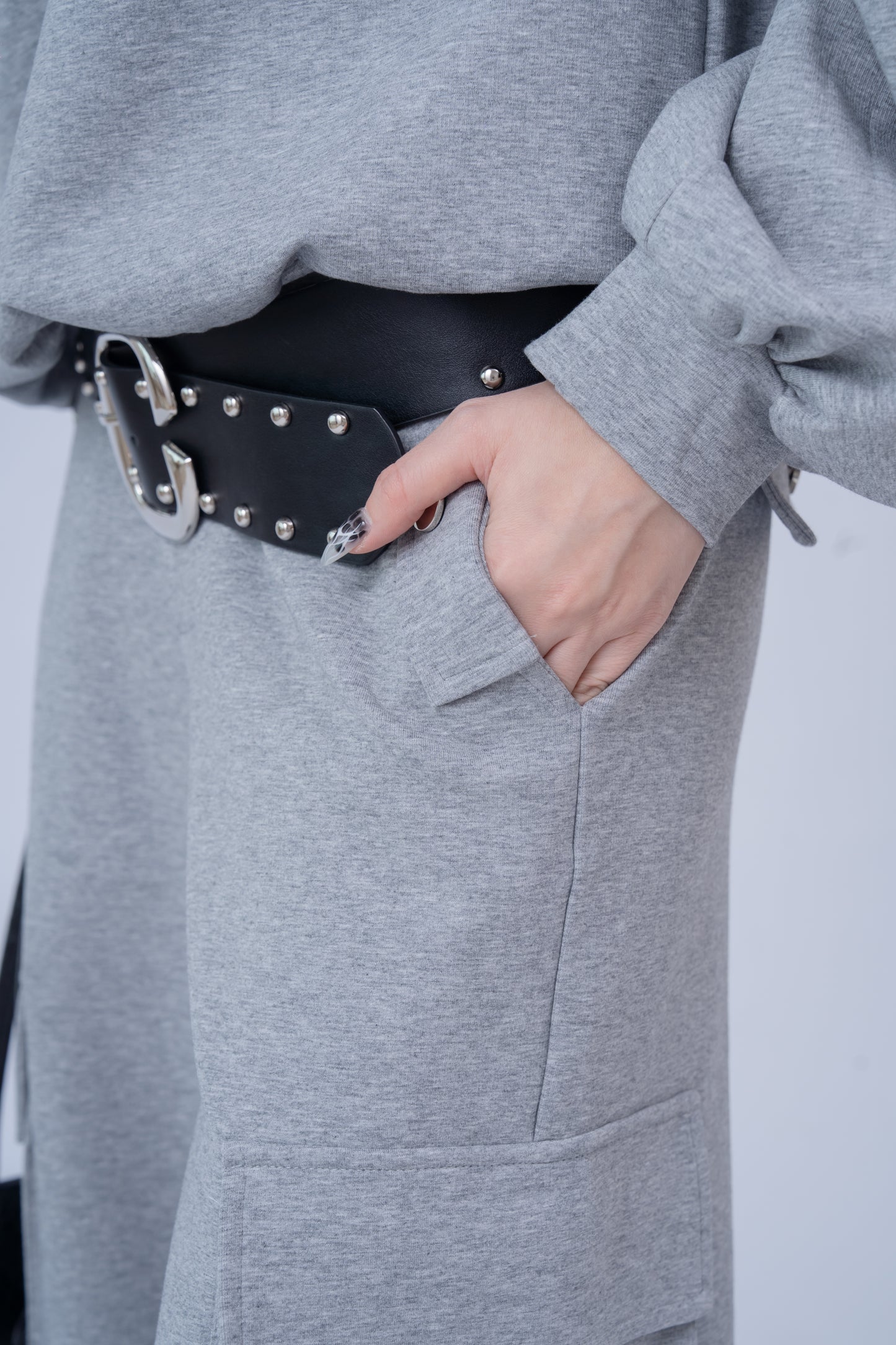 High Waisted Straight Leg 7-inch Pants .