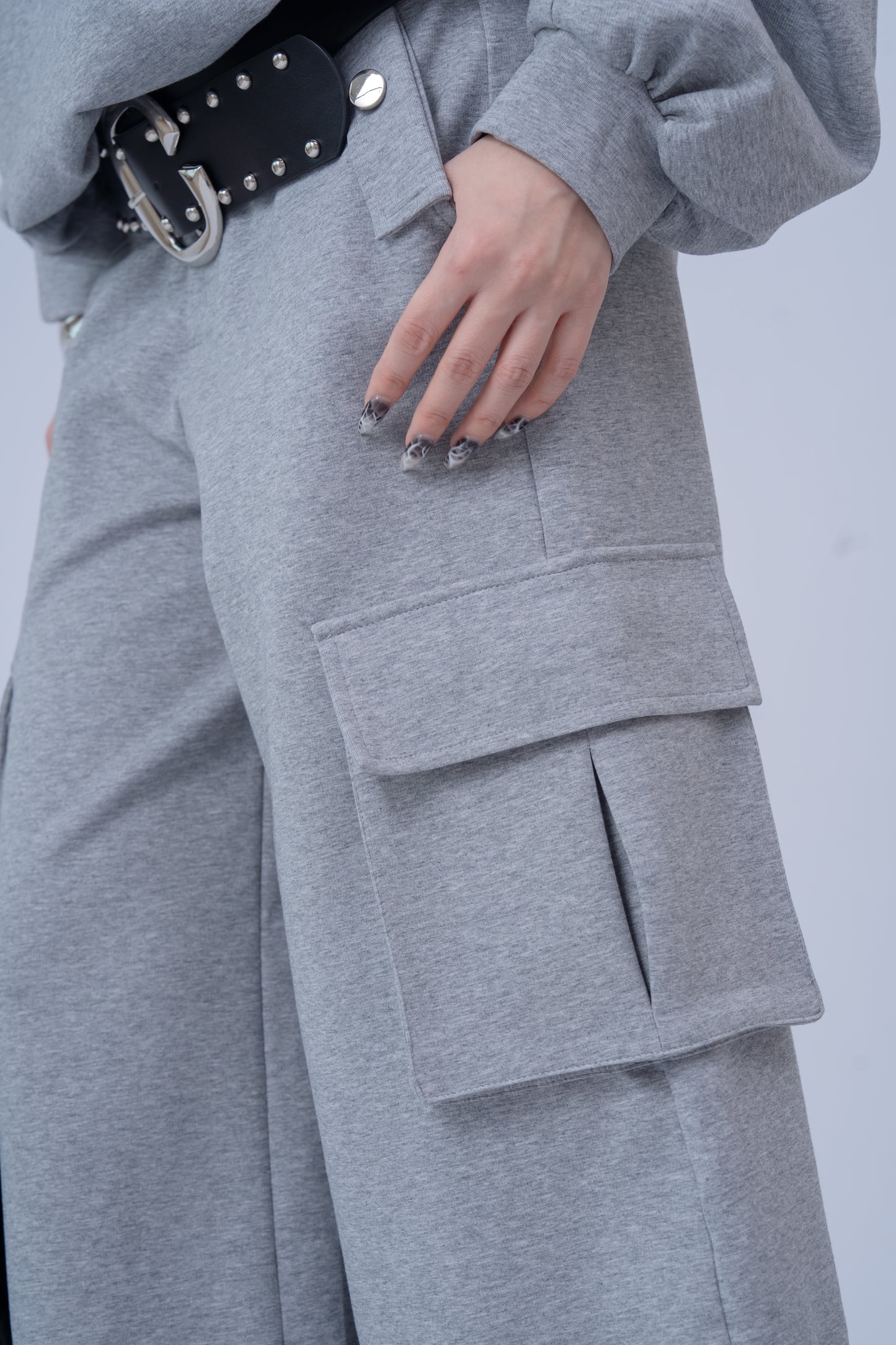 High Waisted Straight Leg 7-inch Pants .