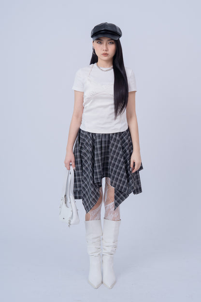 Irregular-Patterned Plaid Skirt .