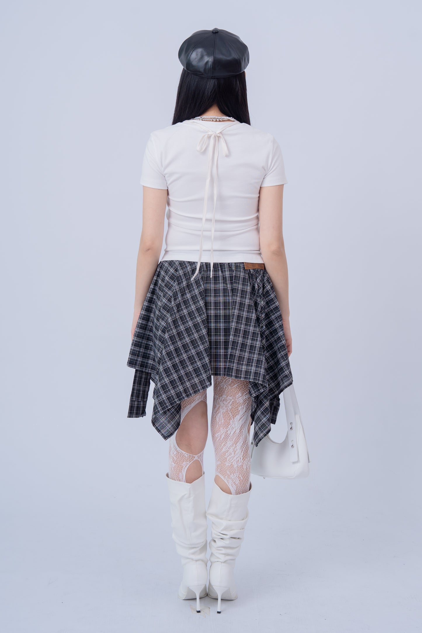Irregular-Patterned Plaid Skirt .